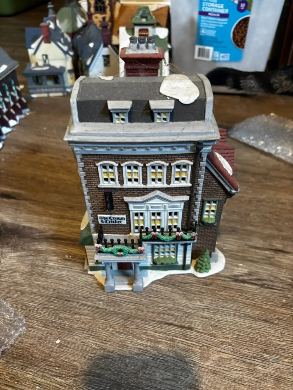 Department 56 Christmas village light up building Crown & Cricket Inn